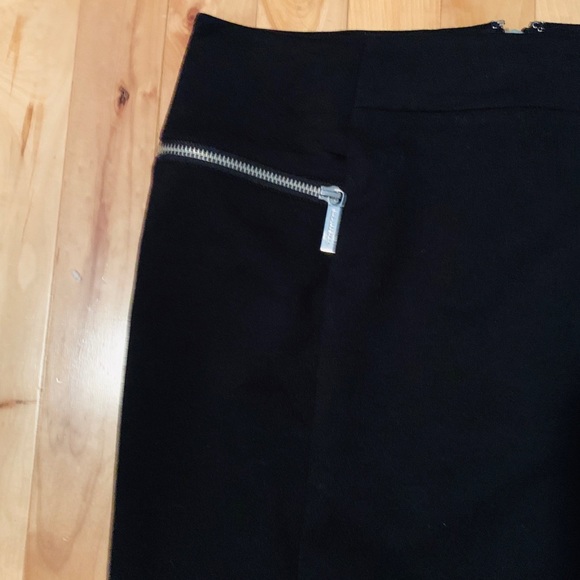 Micheal Kors mini skirt with sliver hard wear - Picture 8 of 11